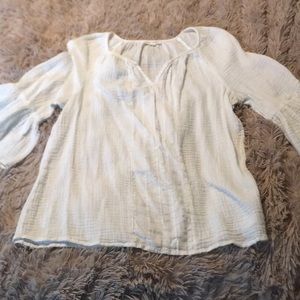 Beautiful and boho peasant top!